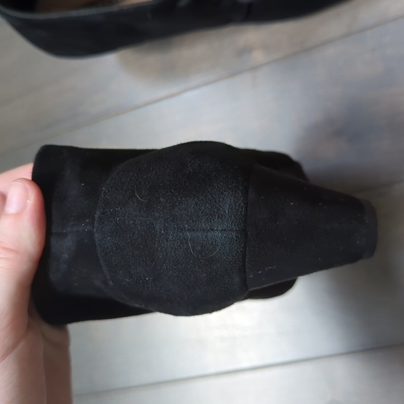 Clark's 6W Black Suede Wedge Booties - Picture 6 of 13